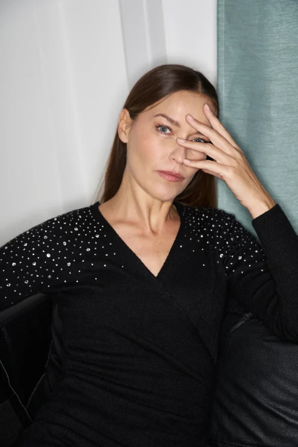 Μαύρο Φόρεμα με Στρας στους Ώμους & Draped Λεπτομέρειες