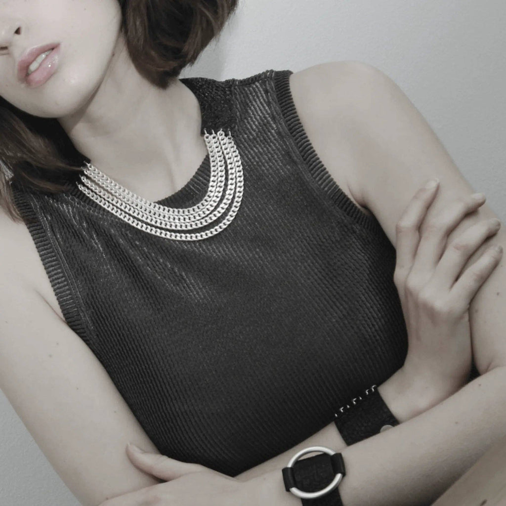 Anastazia IN | Κολιέ Collar από Μαύρο Δέρμα με Τριπλές Αλυσίδες Επιχρυσωμένου Ατσαλιού
