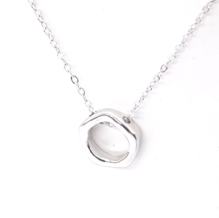 Ατσάλινο κολιέ με κρεμαστό στρογγυλό στοιχείο