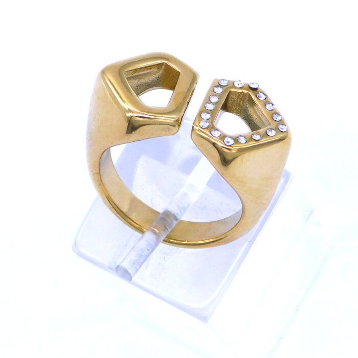 Ατσάλινο δαχτυλίδι με ζιργκόν πετράδια | Steel ring with zircon gems