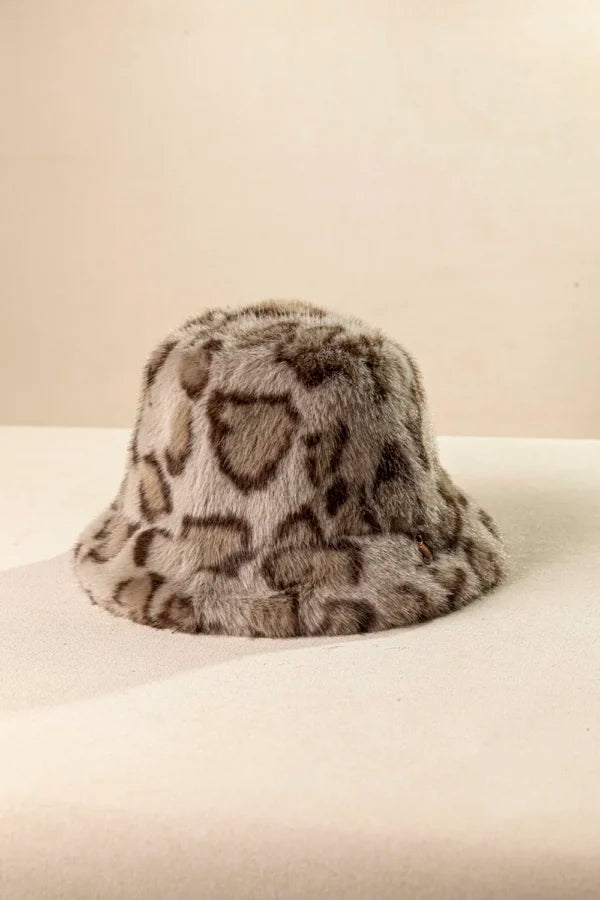 Γυναικείο καπέλο double face από ακρυλική γούνα με leopard print FRAGOLA