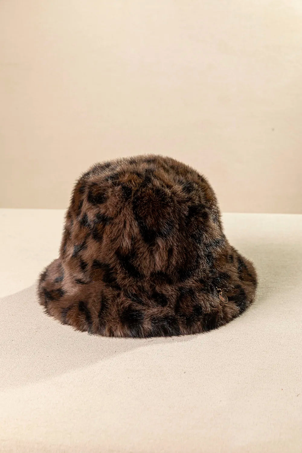 Γυναικείο καπέλο double face από ακρυλική γούνα με leopard print FRAGOLA