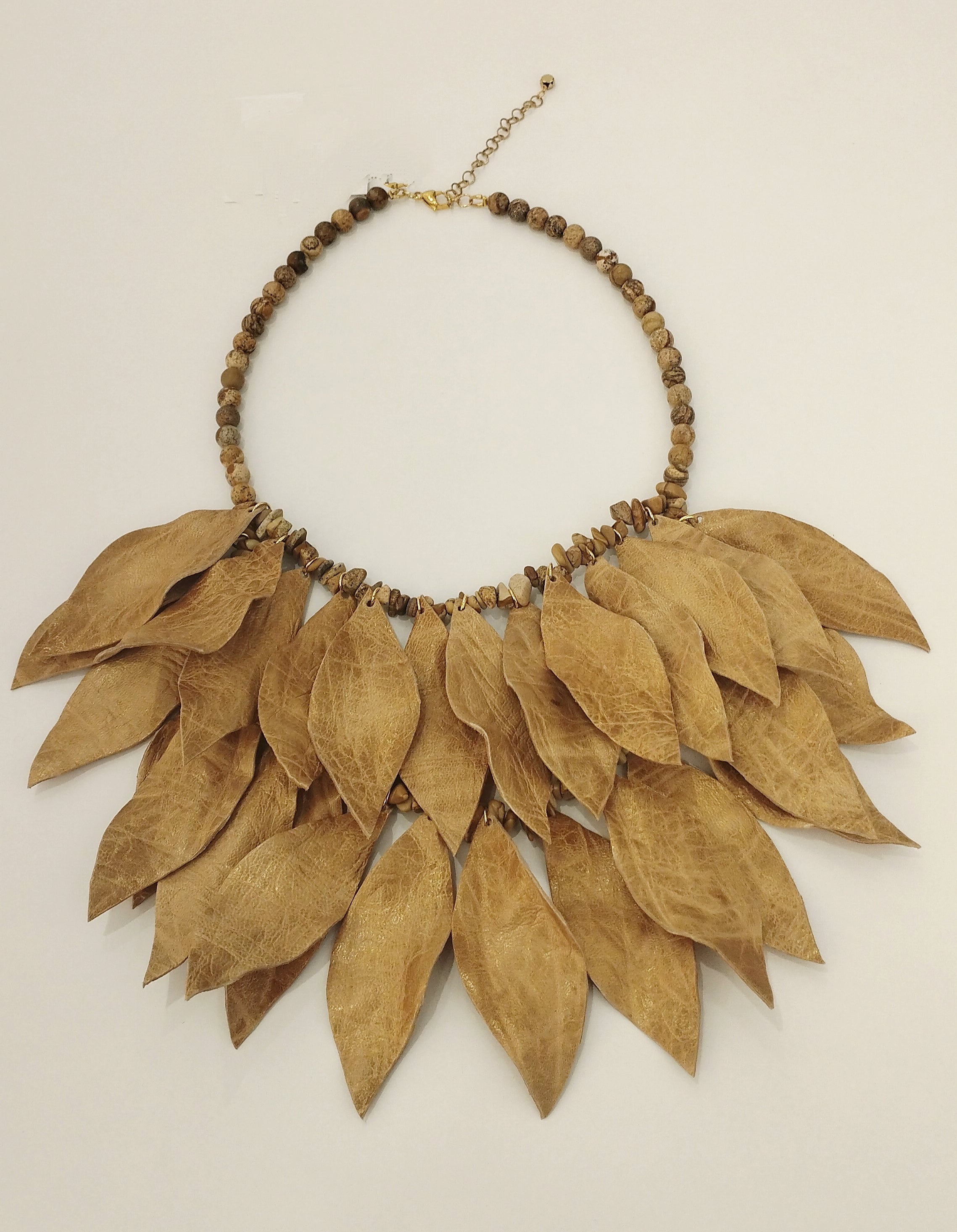 Χειροποίητο κολιέ με δερμάτινα φύλλα|Handmade necklace with leather leaves
