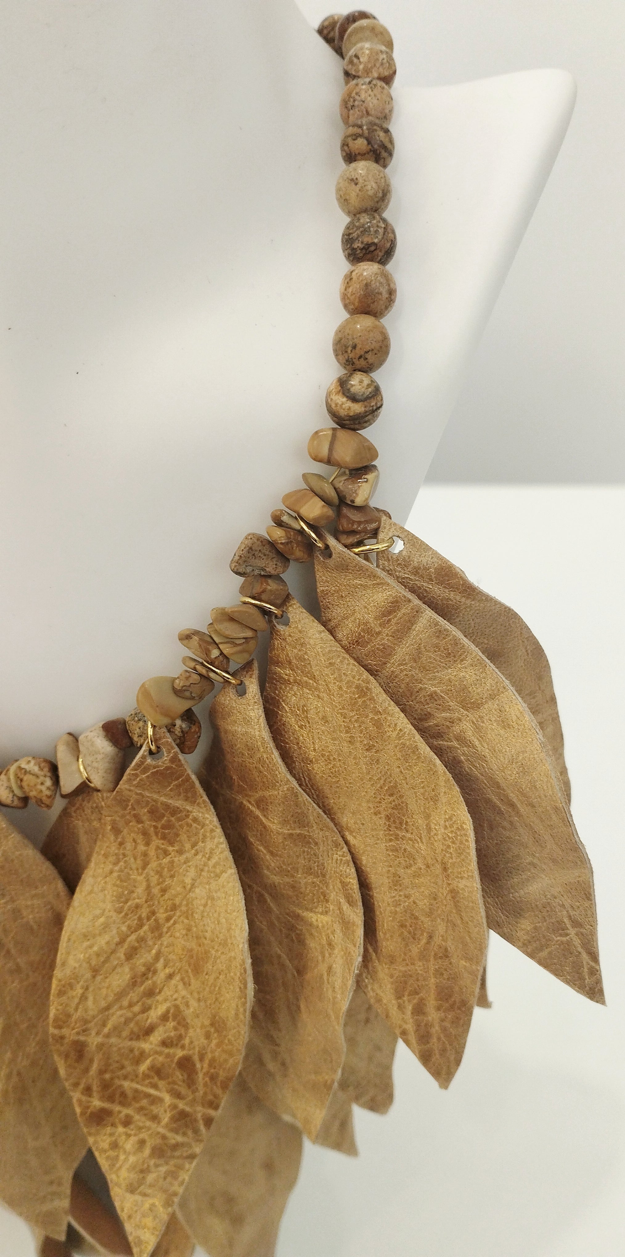 Χειροποίητο κολιέ με δερμάτινα φύλλα|Handmade necklace with leather leaves