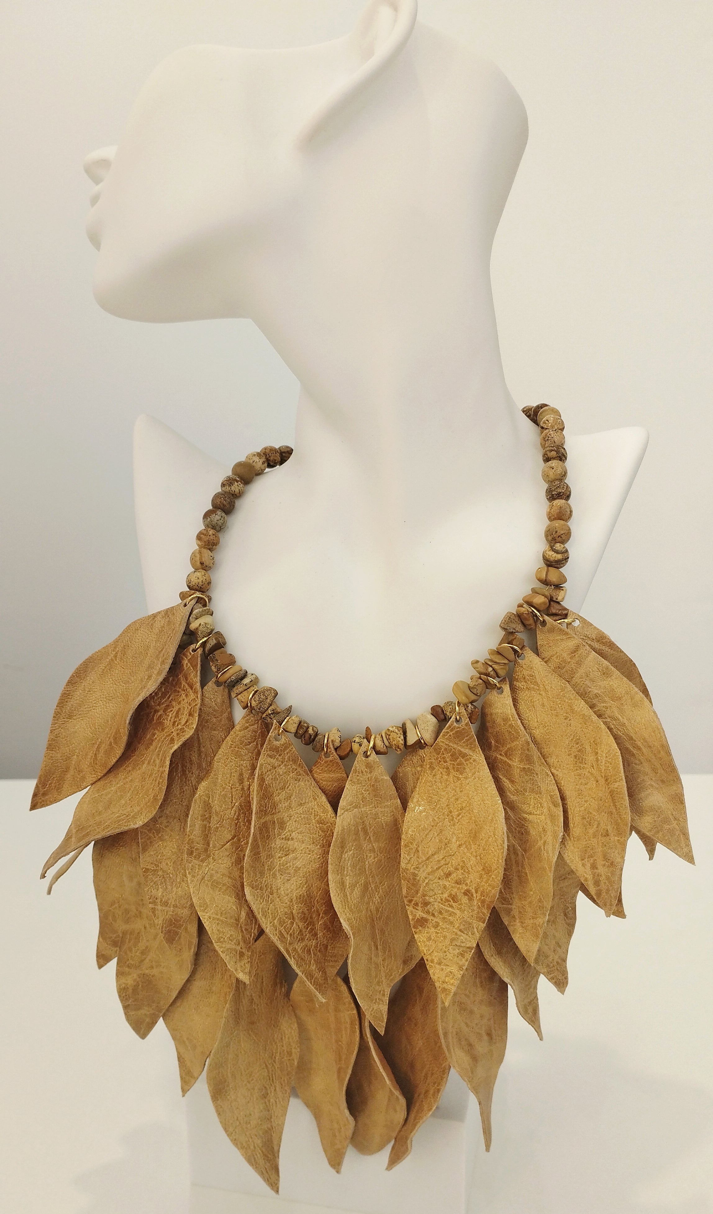 Χειροποίητο κολιέ με δερμάτινα φύλλα|Handmade necklace with leather leaves