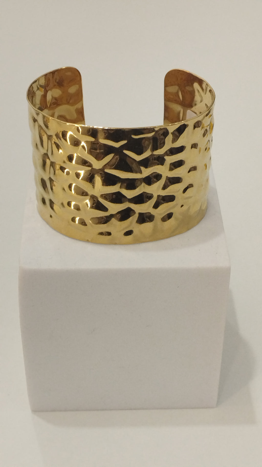 Χρυσό Σφυρήλατο Cuff βραχιόλι | Gold Hammered Cuff Bracelet