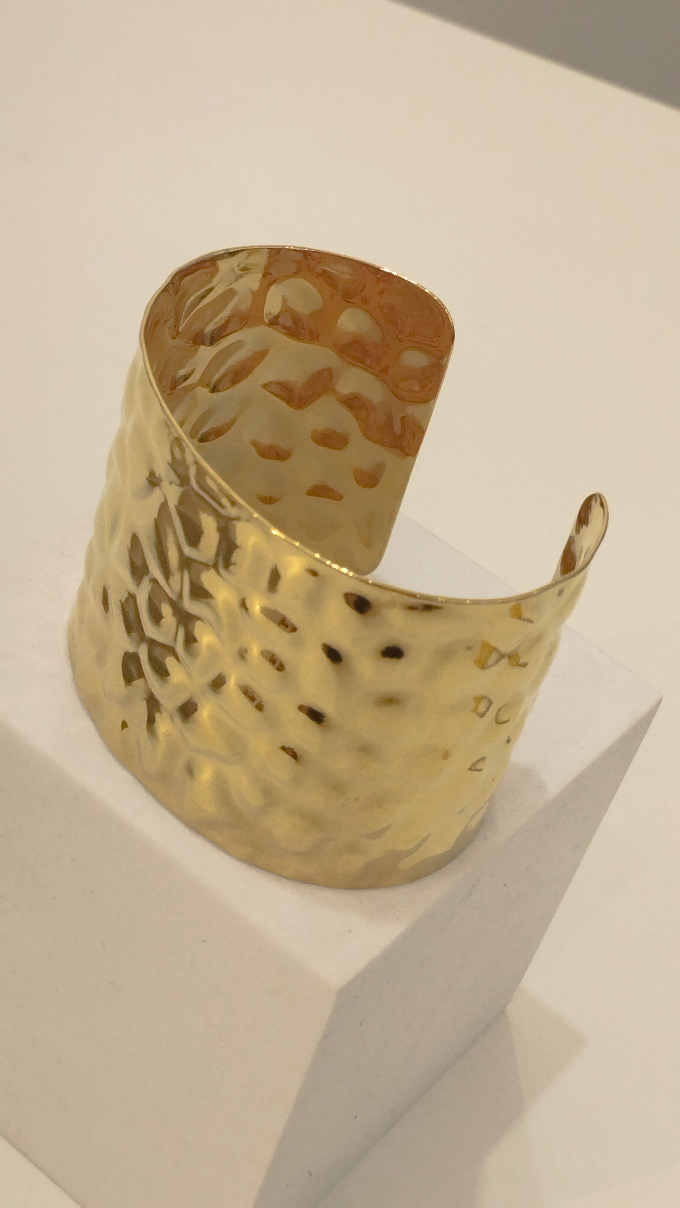 Χρυσό Σφυρήλατο Cuff βραχιόλι | Gold Hammered Cuff Bracelet