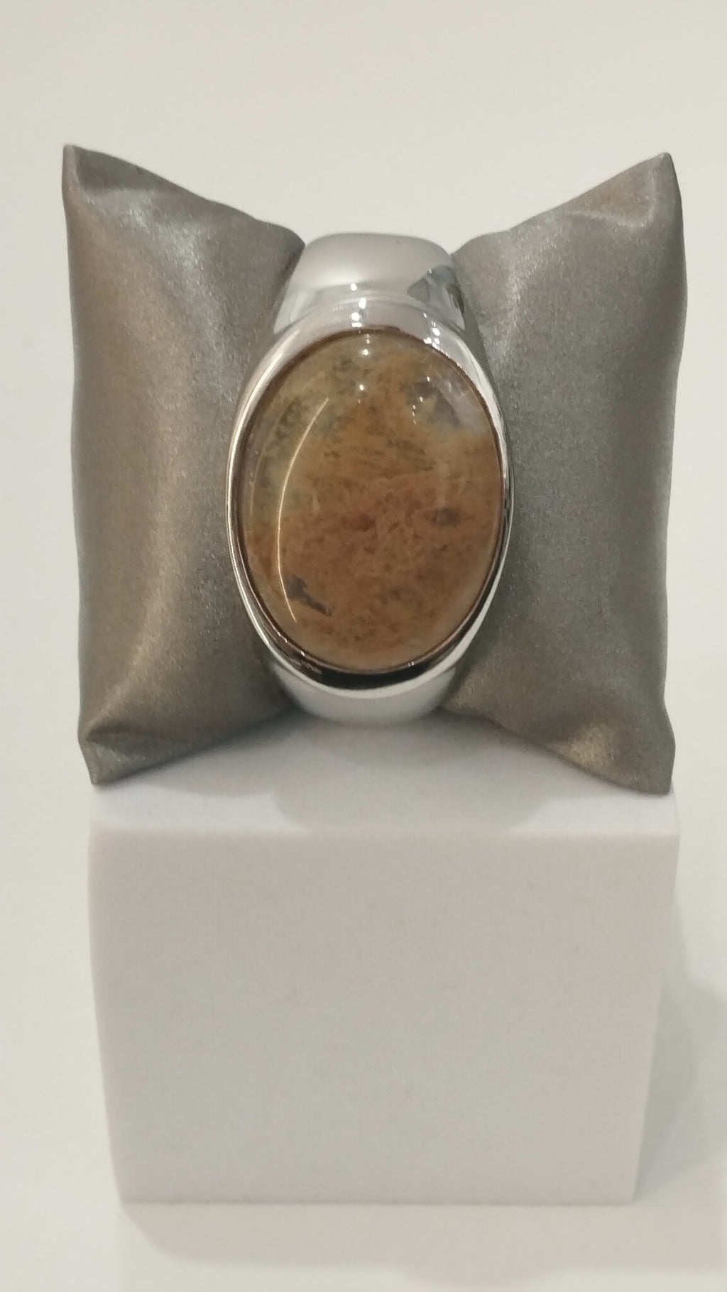 Ασημί Βραχιόλι Cuff με Οβάλ Κεχριμπαρένια Πέτρα – Elegant Statement Bracelet | Silver Cuff Bracelet with Oval Amber-Style Stone – Elegant Statement Jewelry