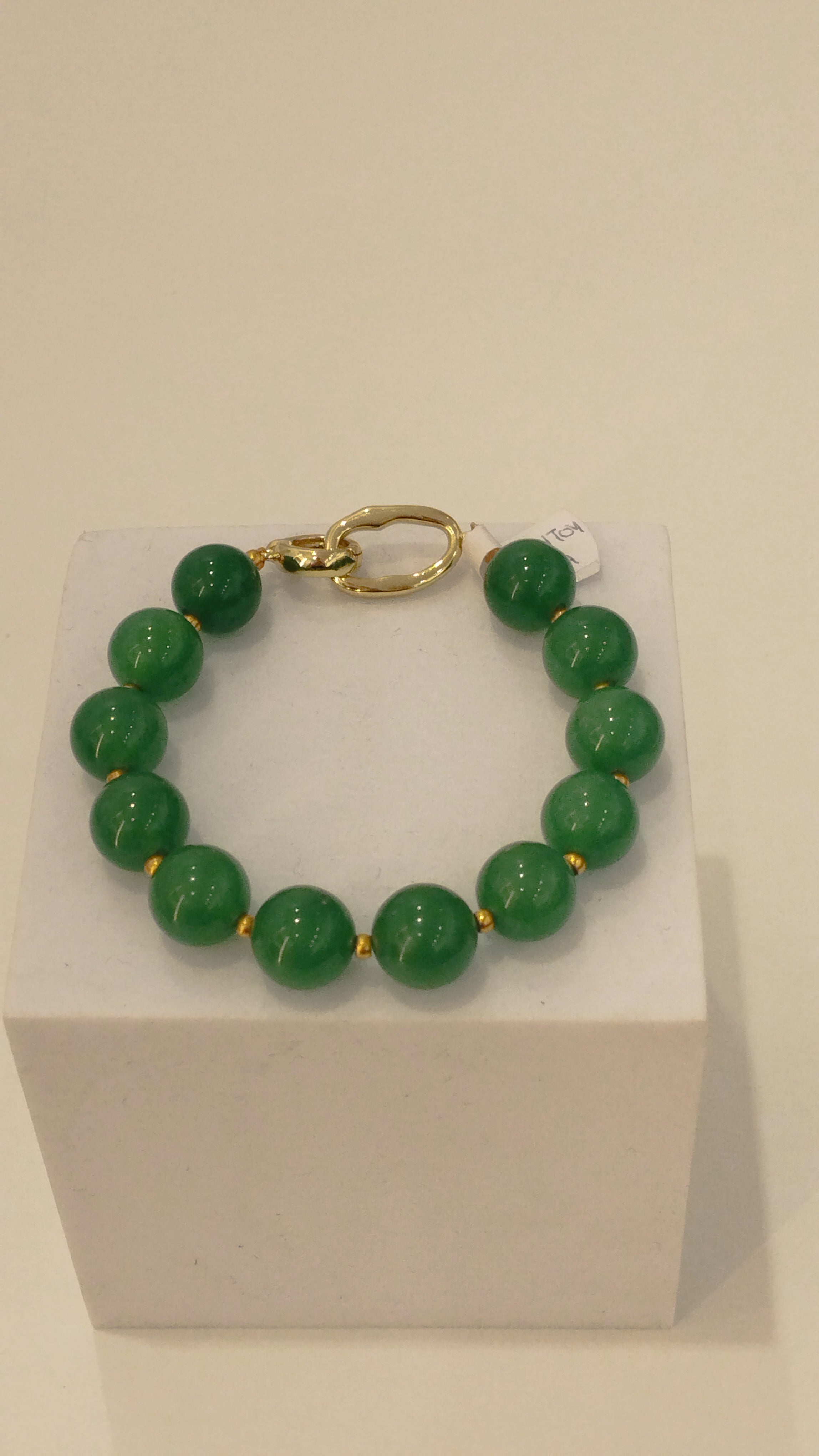 Χειροποίητο βραχιόλι από Πράσινη Αβεντουρίνη με Χρυσές Λεπτομέρειες | Handmade Green Aventourine Stone Bracelet with Gold Details