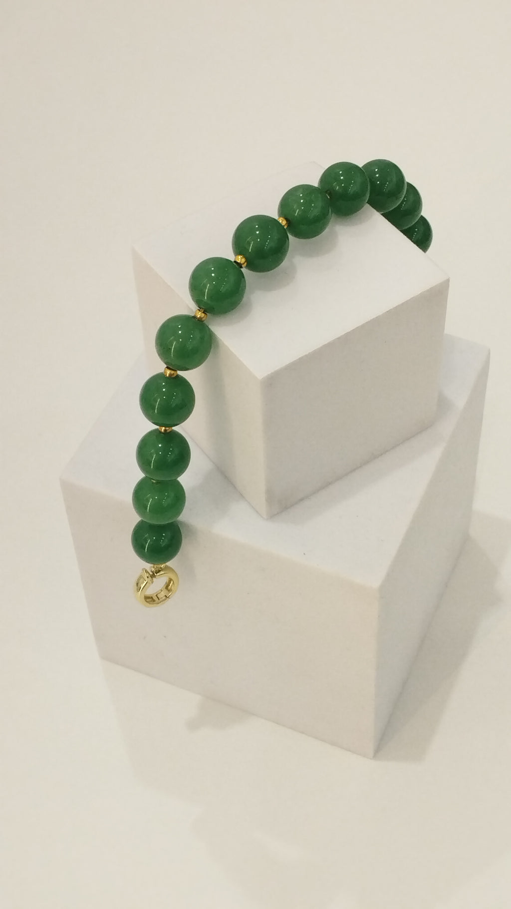 Χειροποίητο βραχιόλι από Πράσινη Αβεντουρίνη με Χρυσές Λεπτομέρειες | Handmade Green Aventourine Stone Bracelet with Gold Details