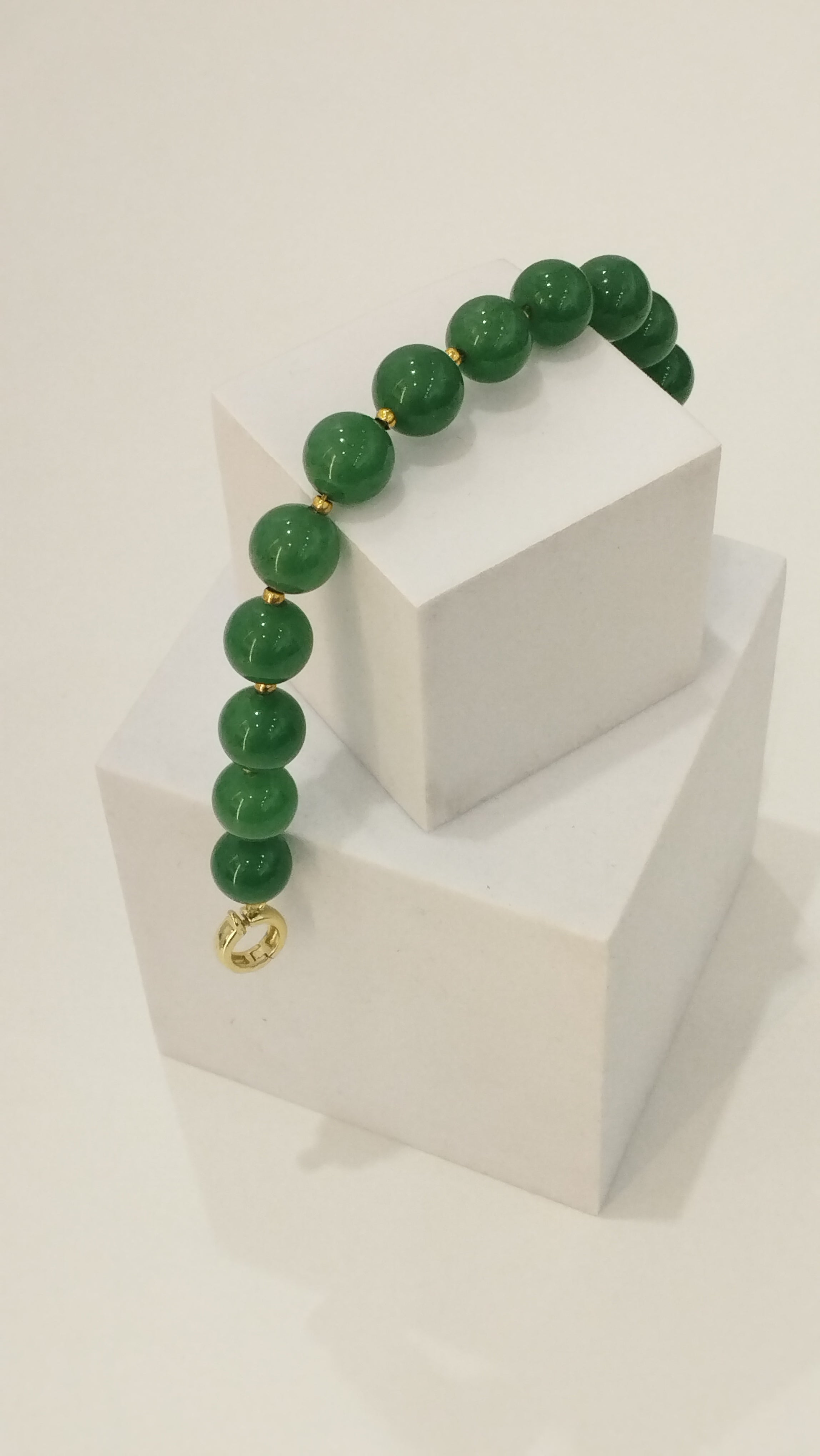 Χειροποίητο βραχιόλι από Πράσινη Αβεντουρίνη με Χρυσές Λεπτομέρειες | Handmade Green Aventourine Stone Bracelet with Gold Details