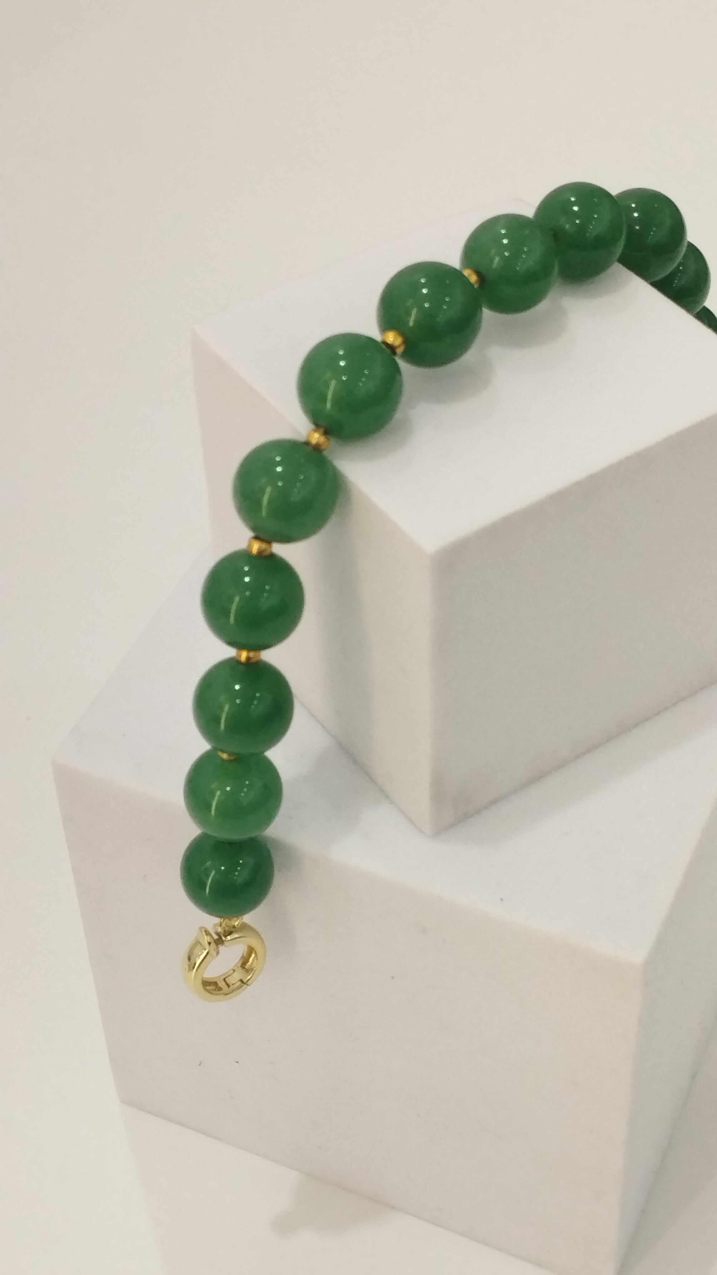 Χειροποίητο βραχιόλι από Πράσινη Αβεντουρίνη με Χρυσές Λεπτομέρειες | Handmade Green Aventourine Stone Bracelet with Gold Details