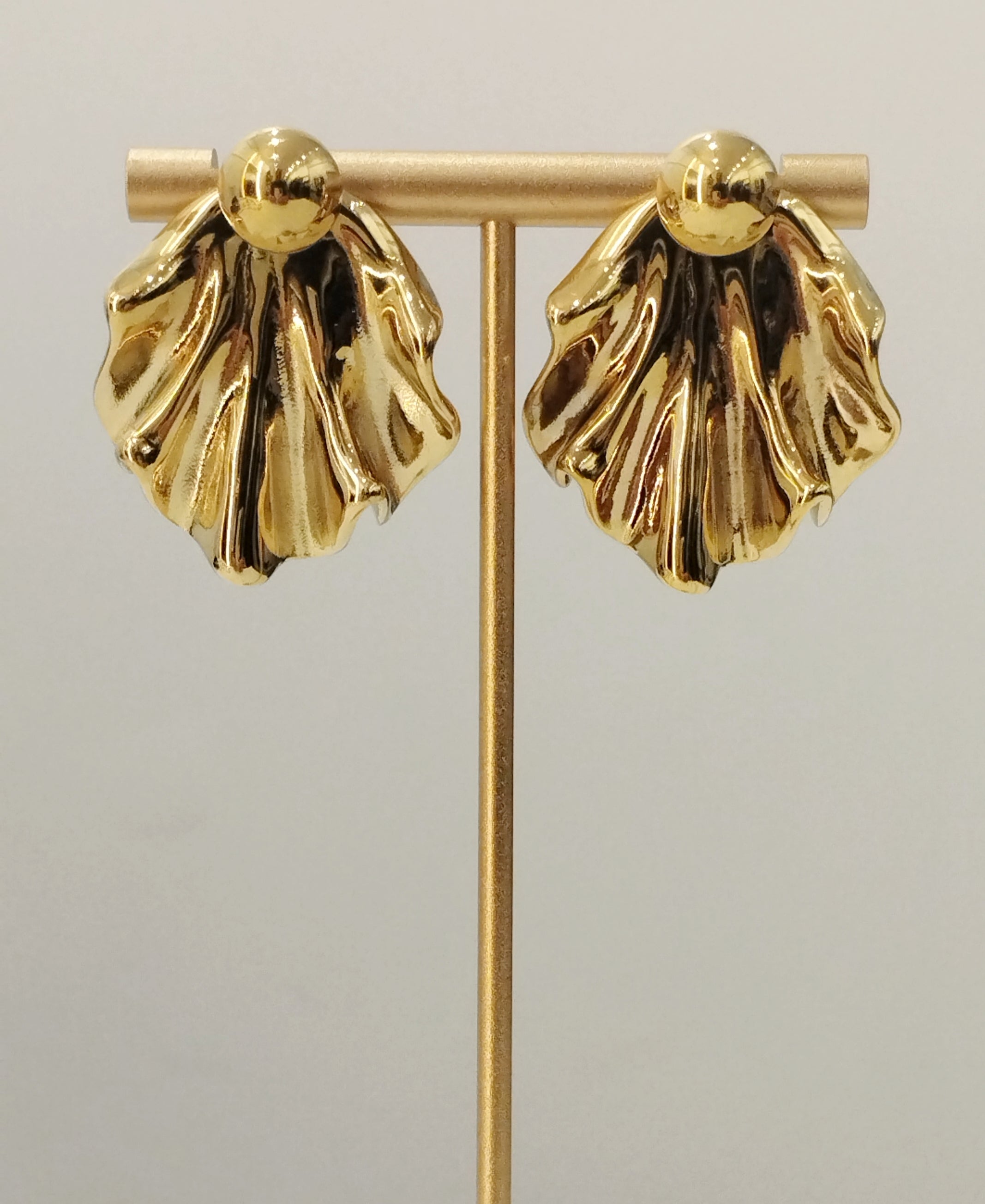 Χρυσά Ατσάλινα Σκουλαρίκια “Waves” | Gold Steel Earrings “Waves”