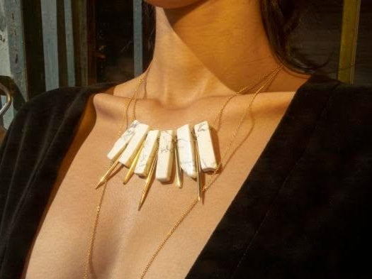 Χειροποίητο Κολιέ με πέτρες χαολίτη | Handmade Necklace with Howlite Stones