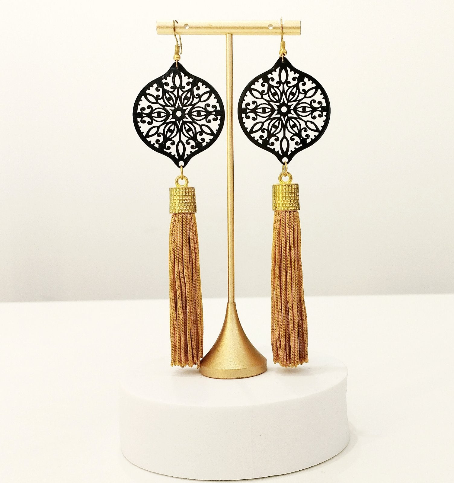 Σκουλαρίκια με Φούντα & Μαύρο-Χρυσό Design | Tassel Earrings in Black & Gold
