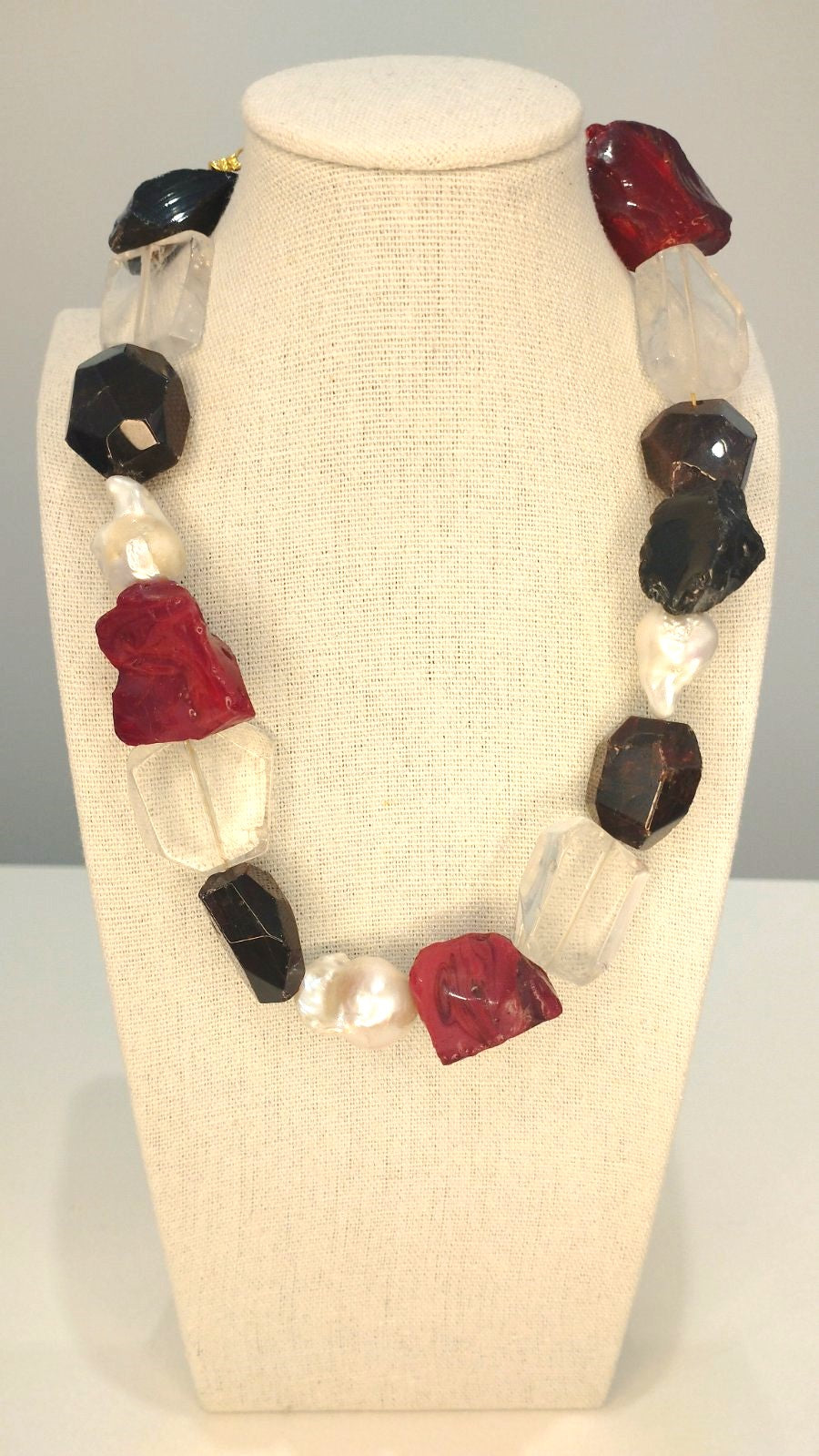 Χειροποίητο Κολιέ με Ημιπολύτιμους Λίθους & Κρύσταλλα – Επίχρυσο Κούμπωμα 24K | Handmade Gemstone & Crystal Necklace – 24K Gold-Plated Clasp