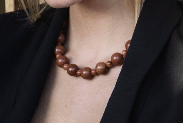 Χειροποίητο Κολιέ με Χρυσόλιθο | Goldstone Handmade Necklace for Elegant Looks