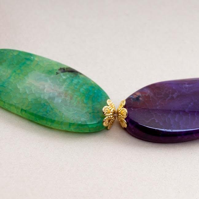 Χειροποίητο Πολύχρωμο Κολιέ με Χαολίτη & Επίχρυσα Στοιχεία | Handmade Multicolor Howlite Necklace