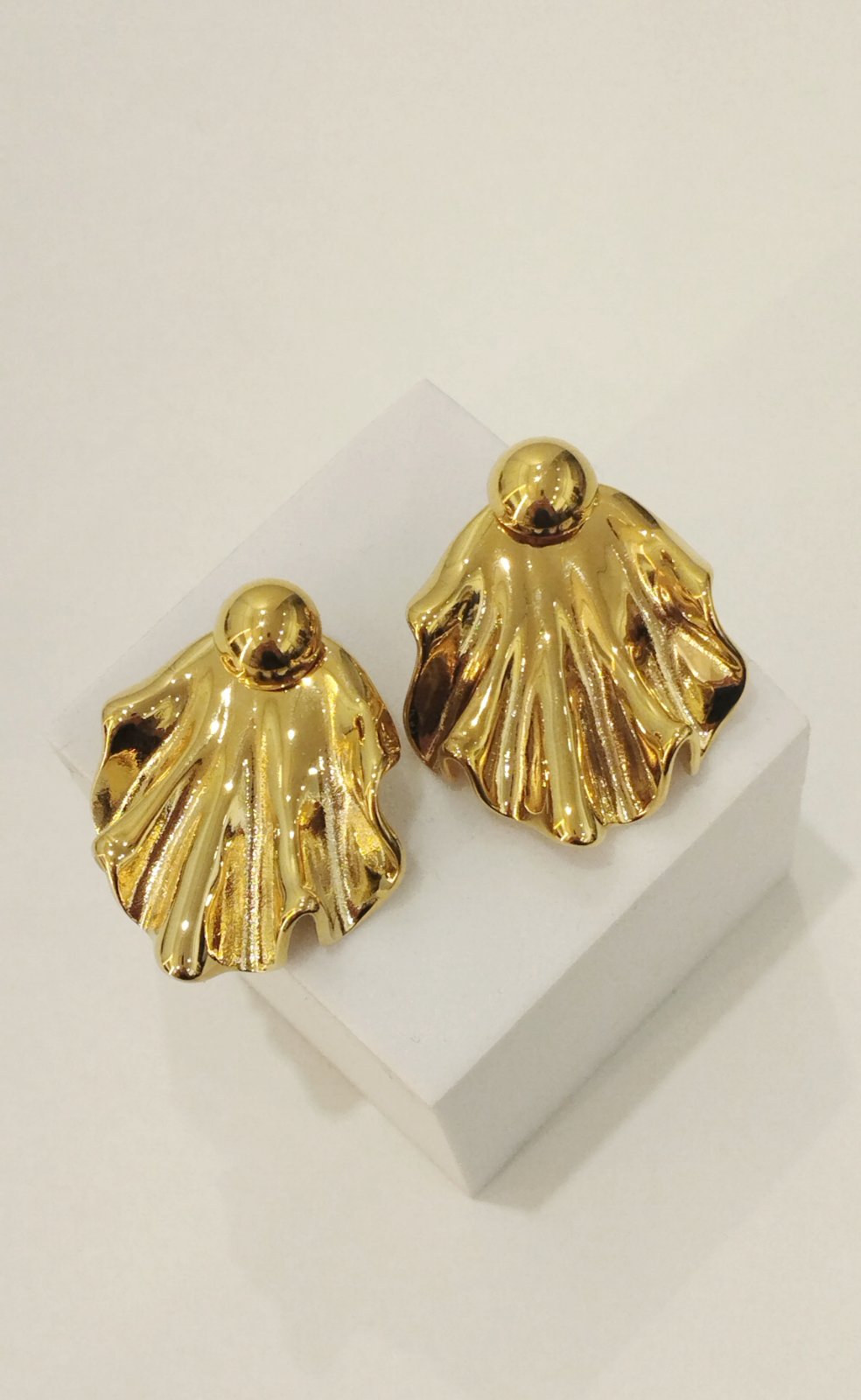Χρυσά Ατσάλινα Σκουλαρίκια “Waves” | Gold Steel Earrings “Waves”