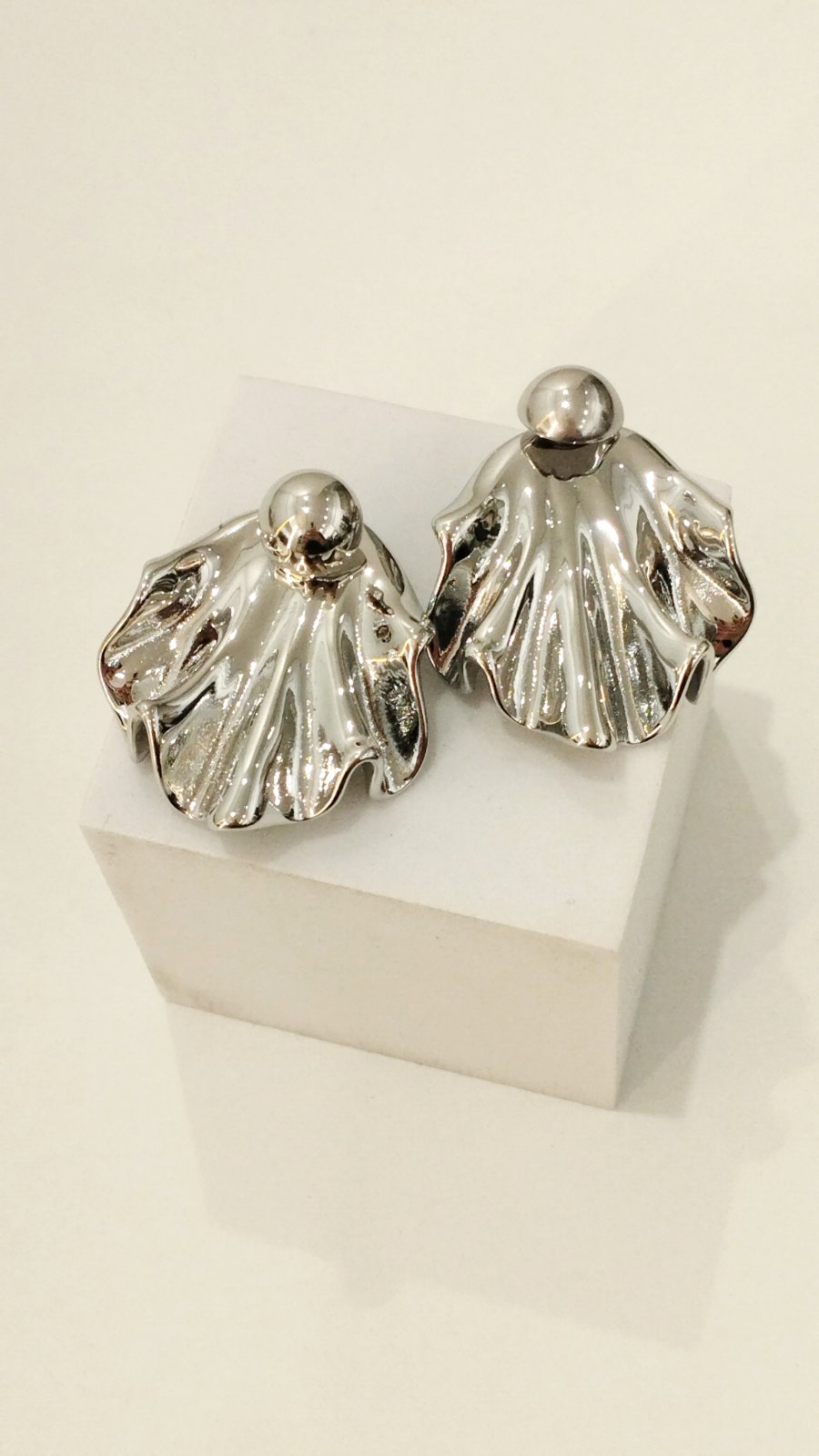 Χρυσά Ατσάλινα Σκουλαρίκια “Waves” | Gold Steel Earrings “Waves”