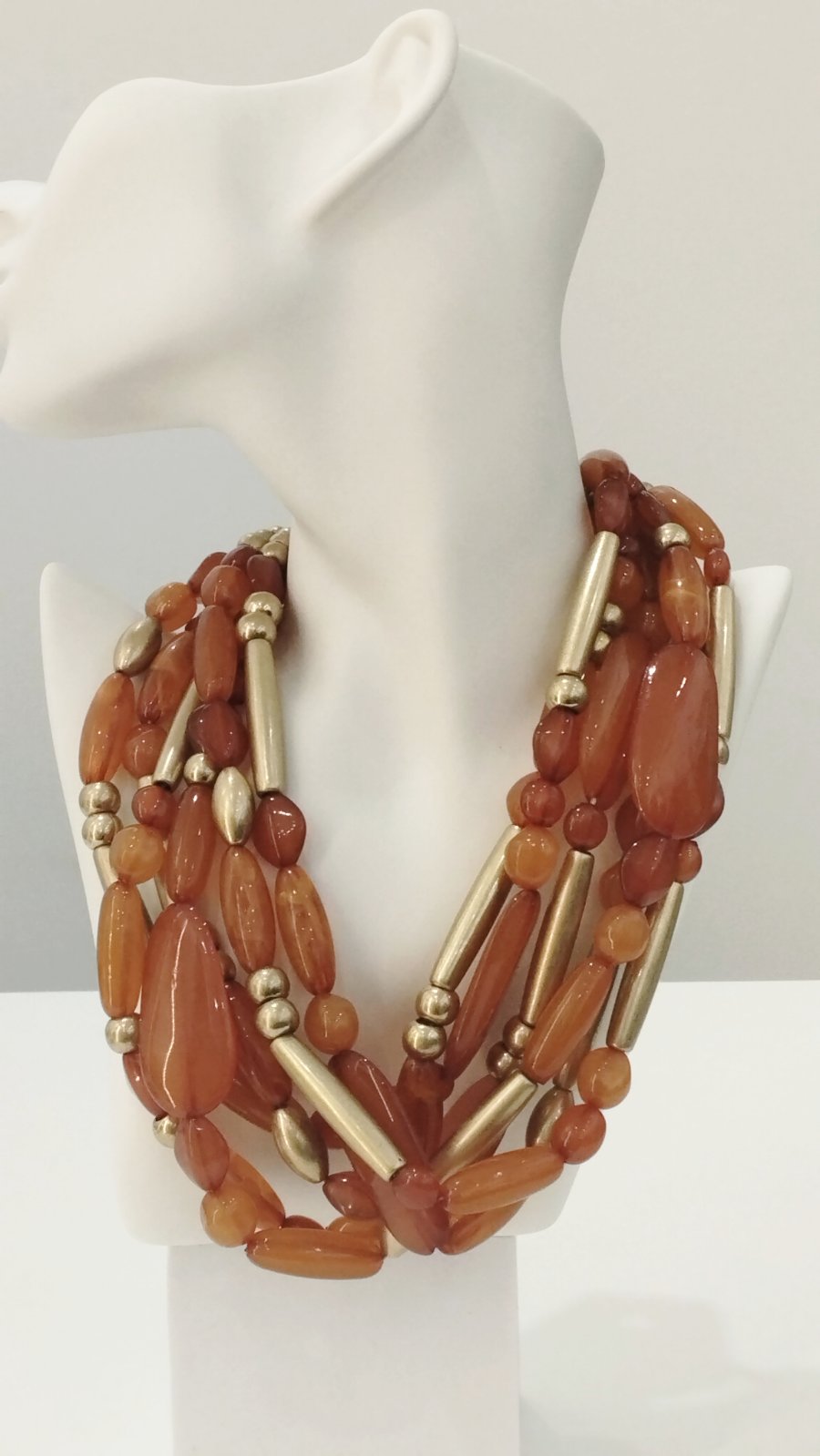 Κολιέ Πολλών Σειρών με Ακρυλικές Χάντρες και χρυσές λεπτομέρειες | Layered Necklace with Αcrylic beads and Cold Details