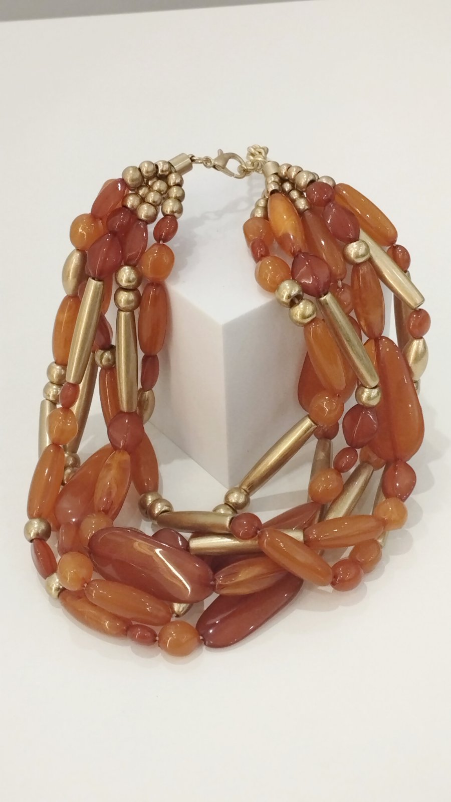 Κολιέ Πολλών Σειρών με Ακρυλικές Χάντρες και χρυσές λεπτομέρειες | Layered Necklace with Αcrylic beads and Cold Details