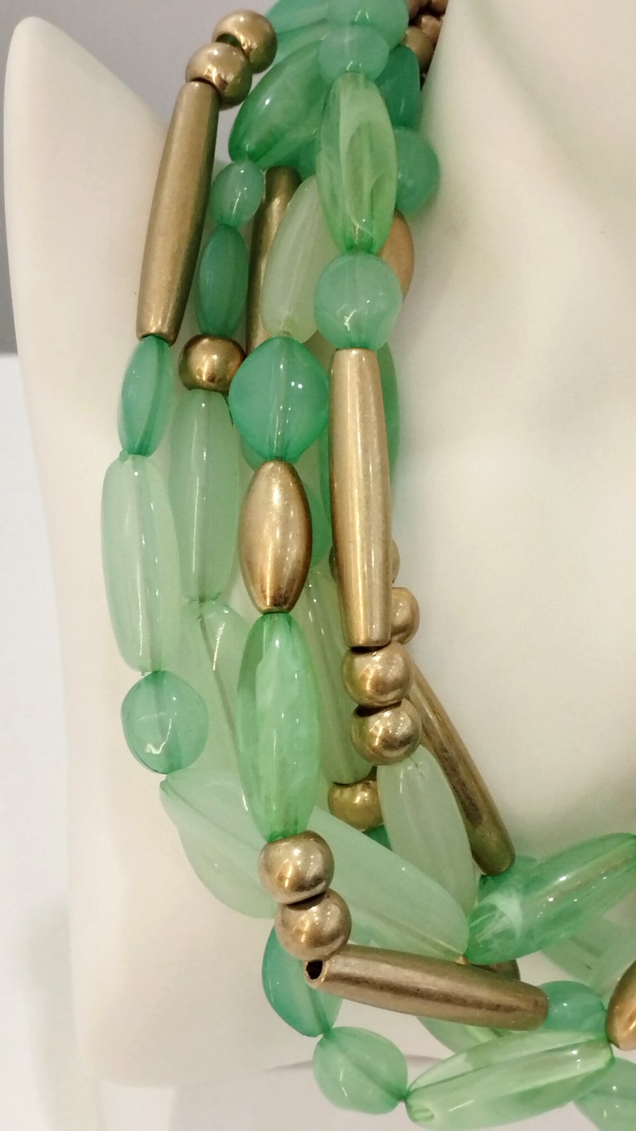 Κολιέ Πολλών Σειρών με Ακρυλικές Χάντρες και χρυσές λεπτομέρειες | Layered Necklace with Αcrylic beads and Cold Details