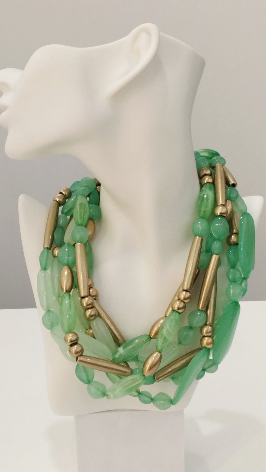 Κολιέ Πολλών Σειρών με Ακρυλικές Χάντρες και χρυσές λεπτομέρειες | Layered Necklace with Αcrylic beads and Cold Details