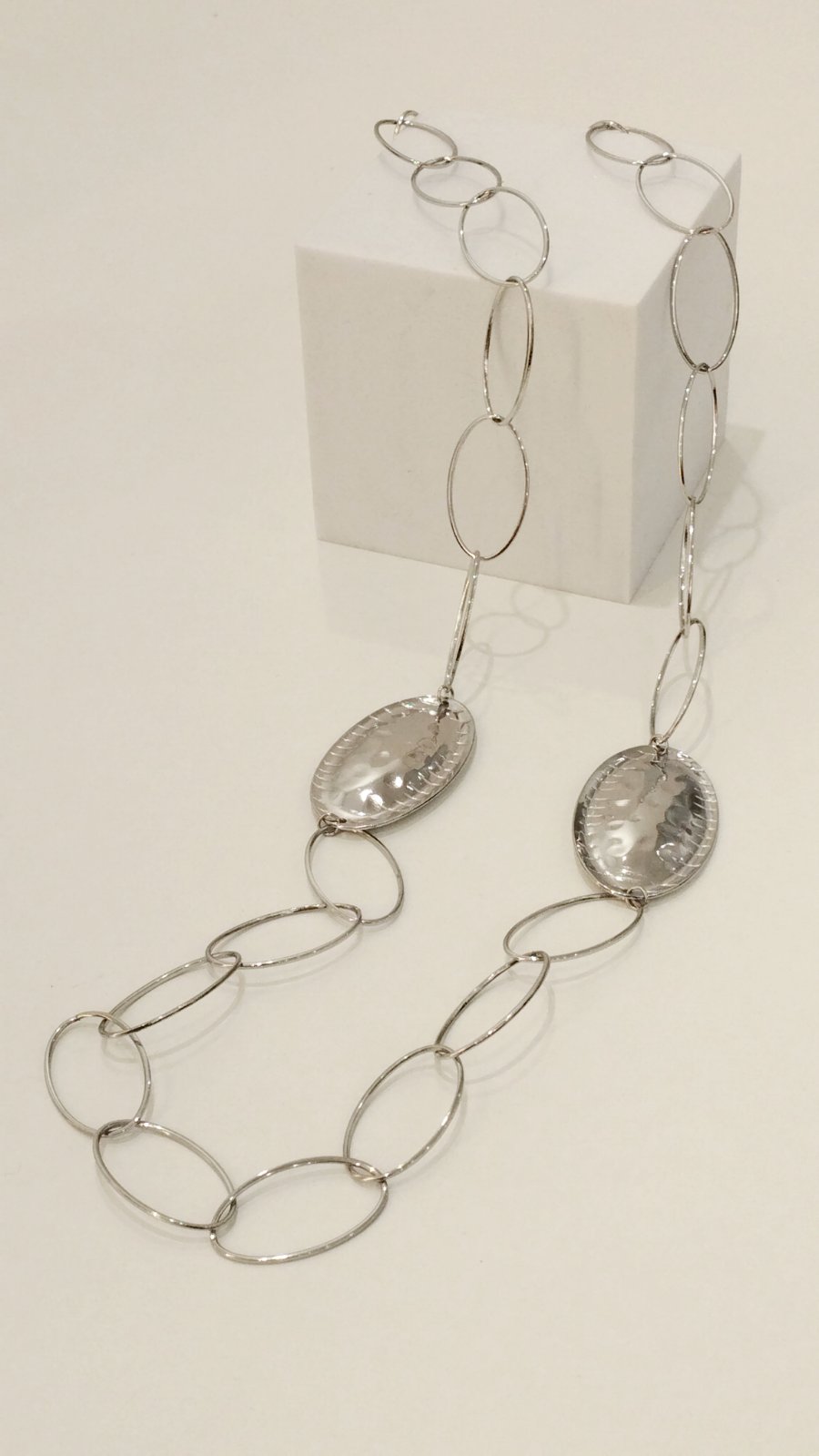 Μακριά Ατσάλινη Αλυσίδα με Οβάλ κρίκους | Long Stainless Steel Chain Necklace with Oval Hammered Details