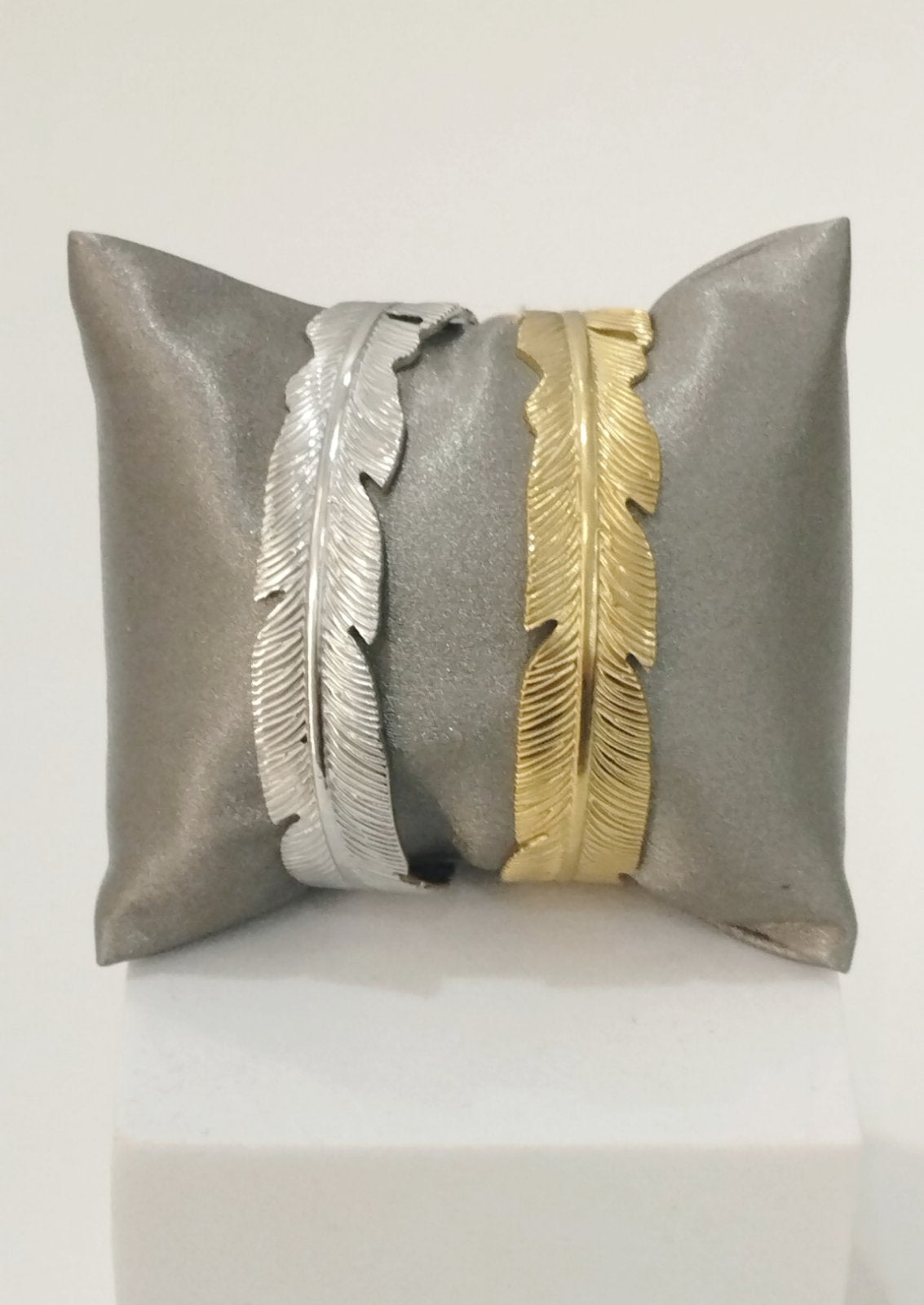 Χρυσό Βραχιόλι Φτερό – Ατσάλινο Ανοιχτό Cuff Bracelet | Gold Feather Bracelet – Stainless Steel Adjustable Cuff