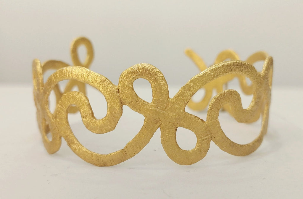 Χειροποίητο Επιχρυσωμένο Βραχιόλι με Καλλιτεχνικό Ανοικτό Σχέδιο | Handmade Gold-Plated Brass Bracelet – Artistic Openwork Design
