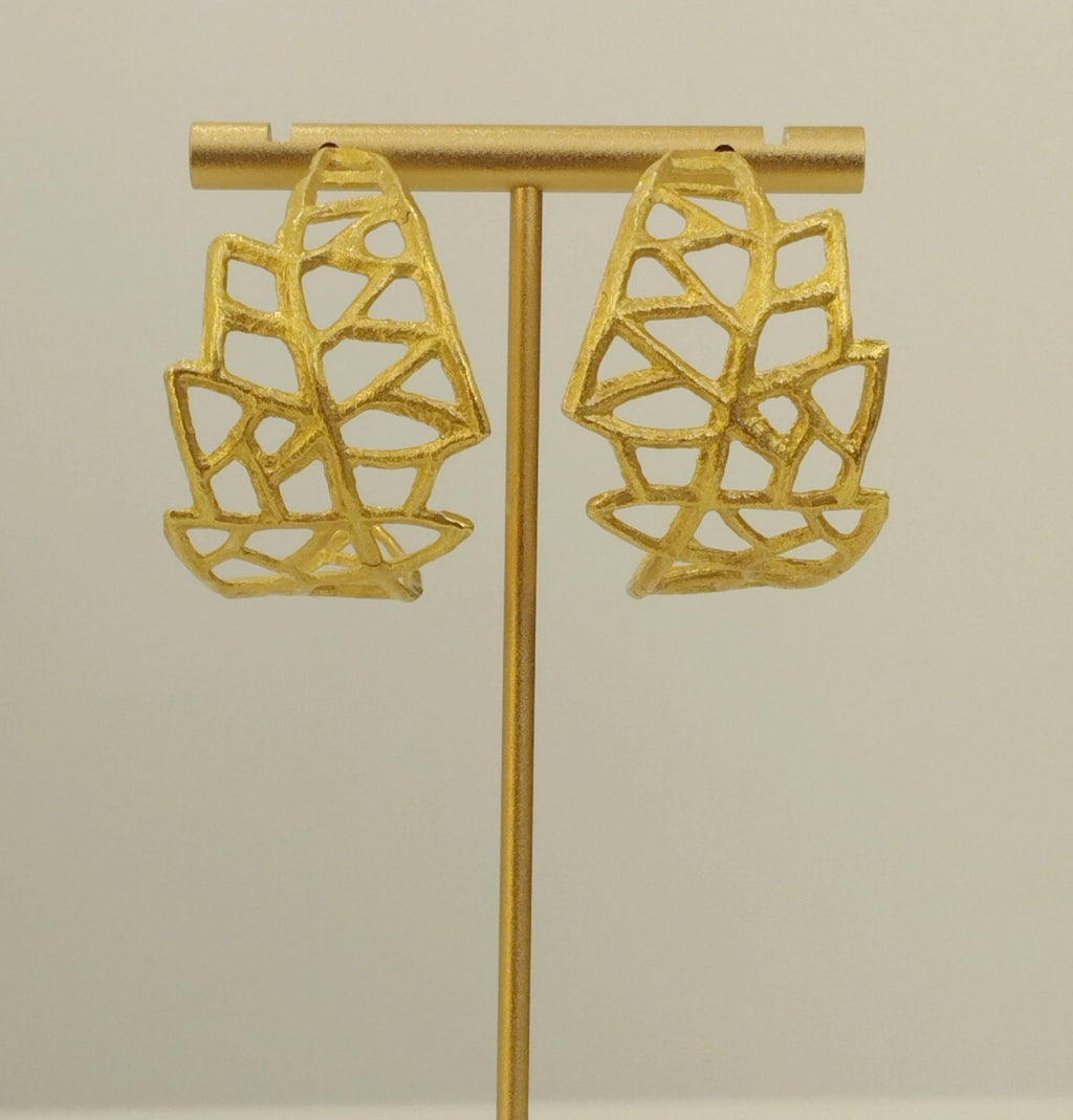 Χρυσά Δικτυωτά Σκουλαρίκια Hoop – Statement Openwork Σχέδιο | Gold Openwork Hoop Earrings – Artistic Statement Design