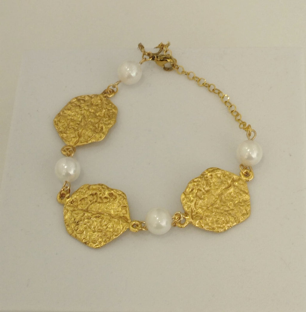 Χειροποίητο Σφυρήλατο Βραχιόλι με Πέρλες | Handmade Hammered Bracelet with Pearls