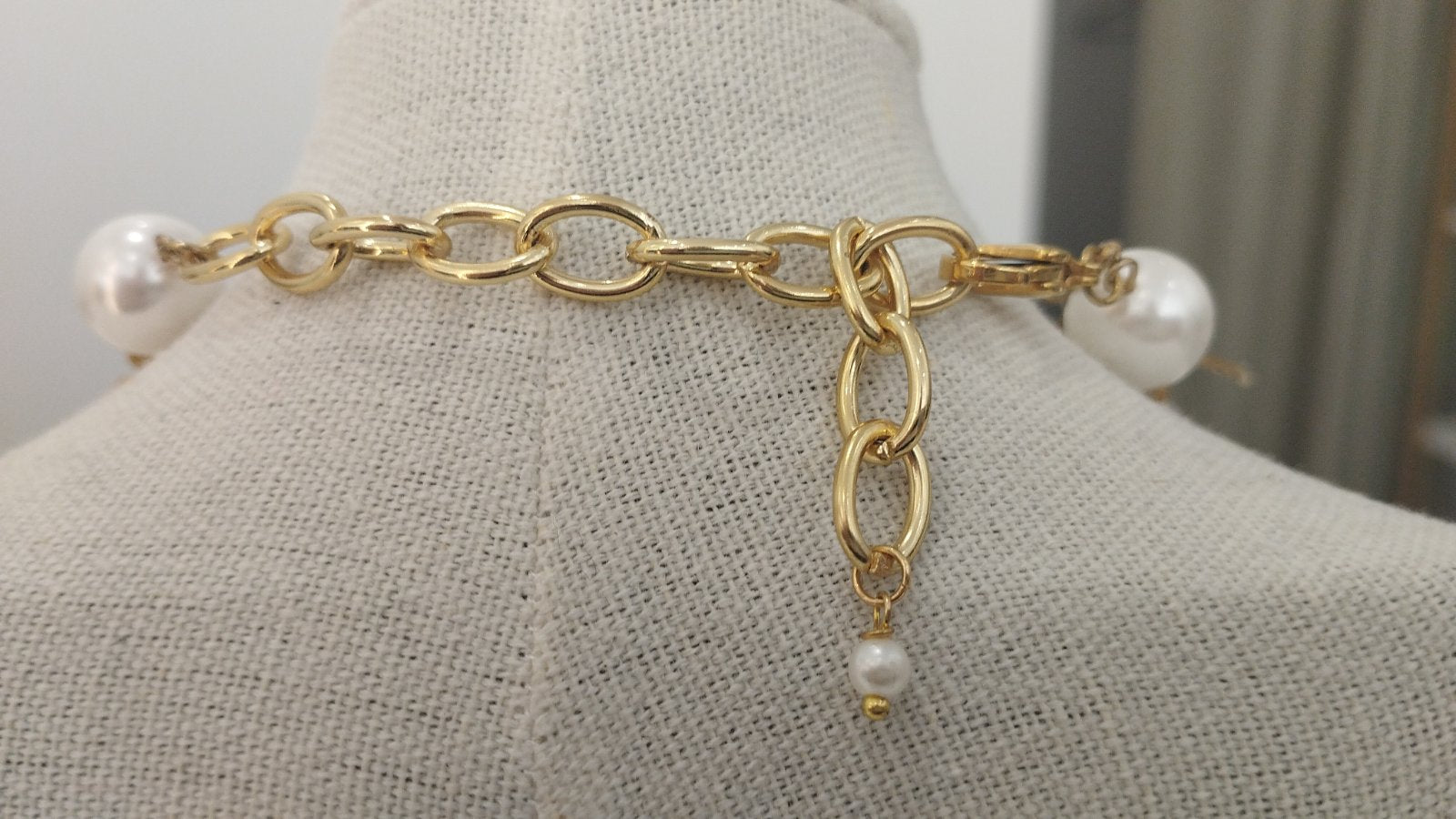 Χειροποίητο Σφυρήλατο Κολιέ με Πέρλες | Handmade Hammered Necklace With Pearls