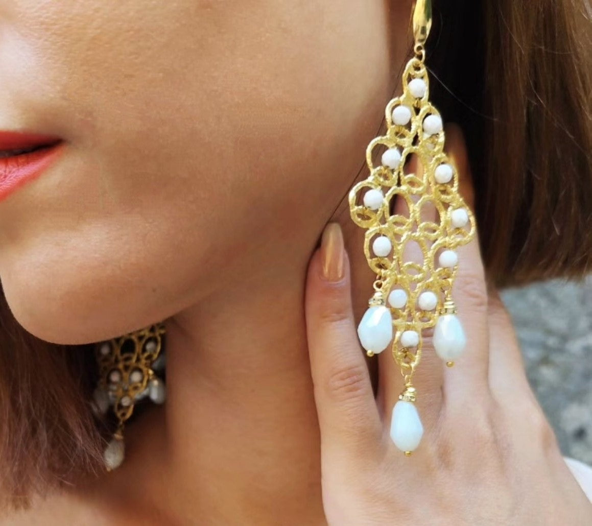 Σκουλαρίκια Χειροποίητα με Χρυσές Λεπτομέρειες και Πέρλες | Handmade Εarrings with Ρearls & gold Αccents.