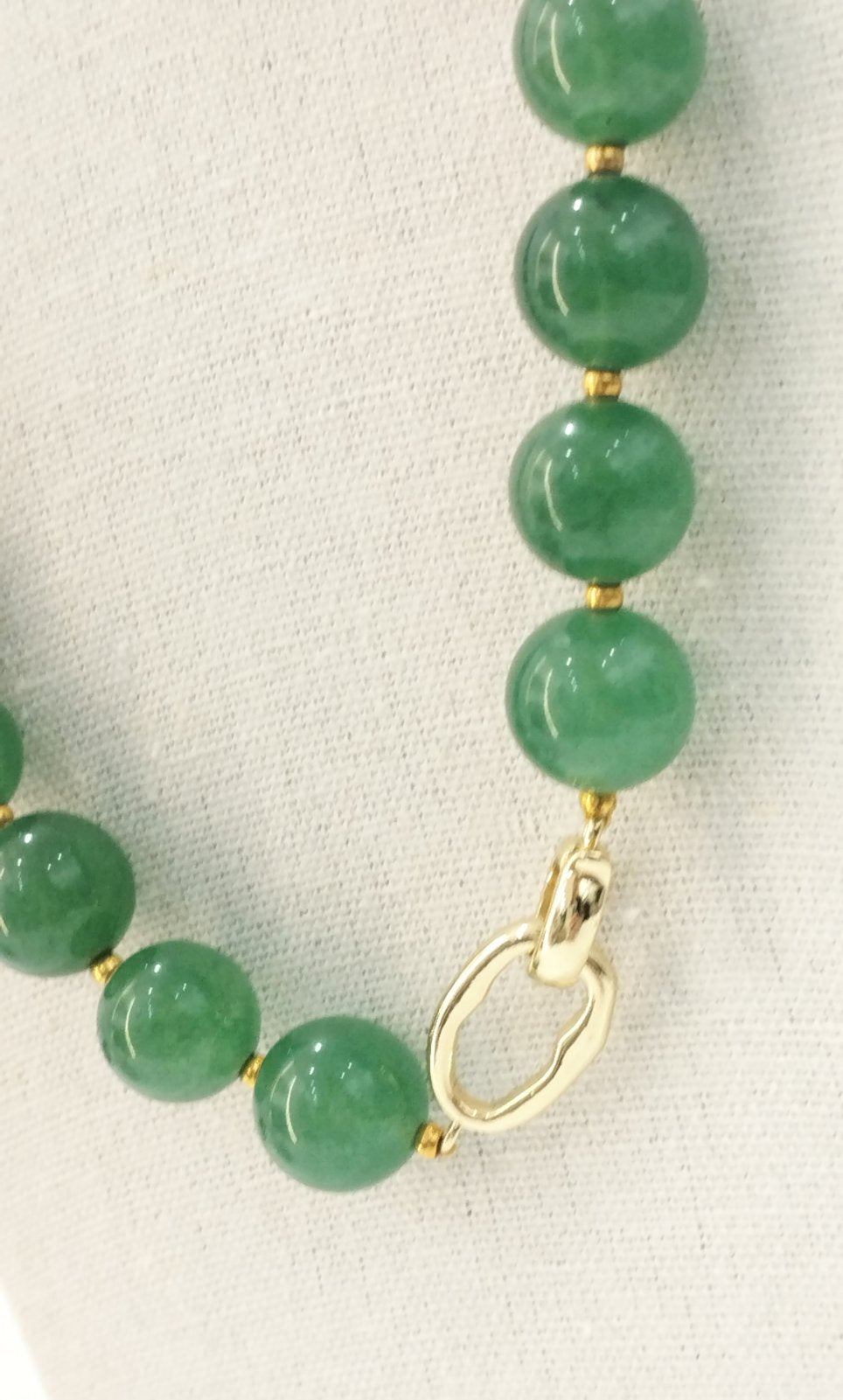 Κολιέ Χειροποίητο από Πράσινη Αβεντουρίνη με Χρυσές Λεπτομέρειες | Handmade Necklace made of Natural Aventurine Stones and Gold Details