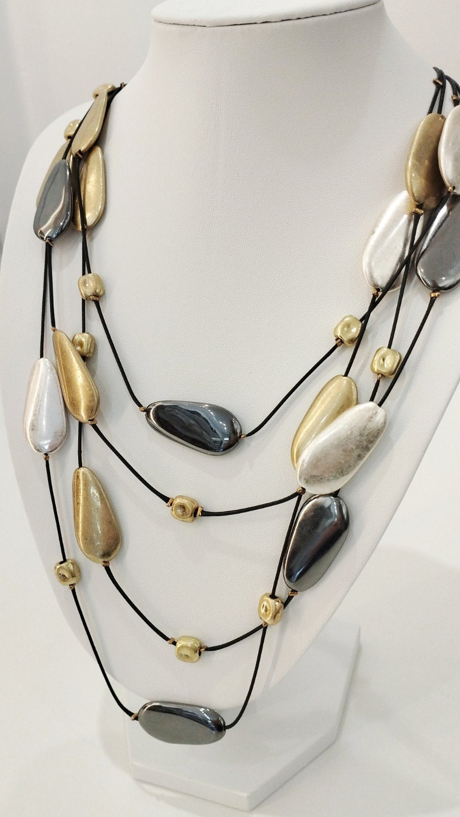 Γυναικείο Πολύσειρο Κολιέ με Μεταλλικές Πέτρες – Χρυσό & Ασημί | Women’s Multi-Layer Necklace with Metallic Stones