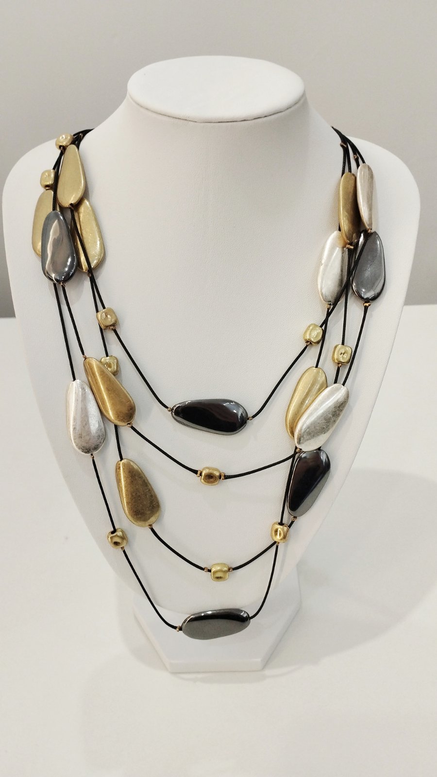 Γυναικείο Πολύσειρο Κολιέ με Μεταλλικές Πέτρες – Χρυσό & Ασημί | Women’s Multi-Layer Necklace with Metallic Stones