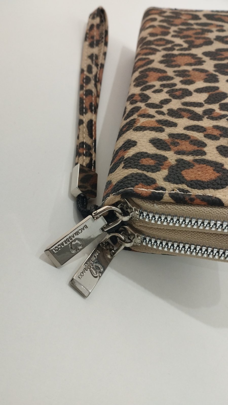 Μεγάλο Γυναικείο Πορτοφόλι σε Λεοπάρ Χρώμα Baci&Abbracci