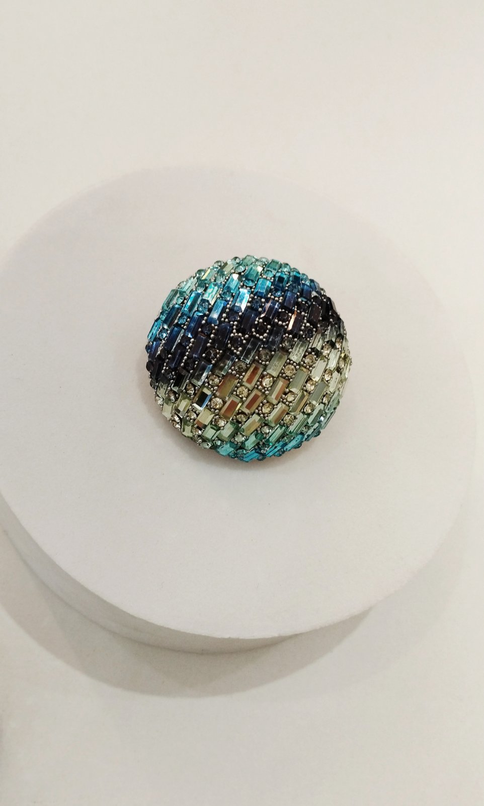 Σκουλαρίκια στρογγυλά πομπέ με μαρκασίτη & στρας