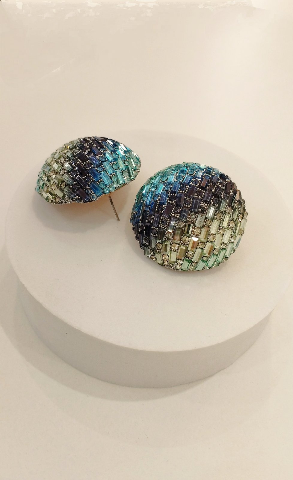 Σκουλαρίκια στρογγυλά πομπέ με μαρκασίτη & στρας