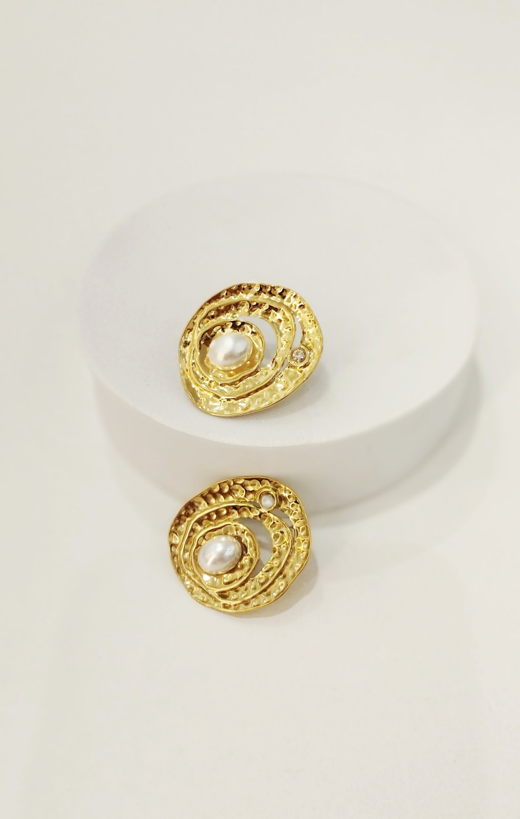 Σκουλαρίκια ατσάλινα οβάλ με πέρλα