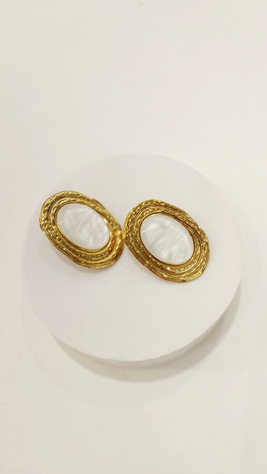 Σκουλαρίκια ατσάλινα οβάλ με ρητίνη