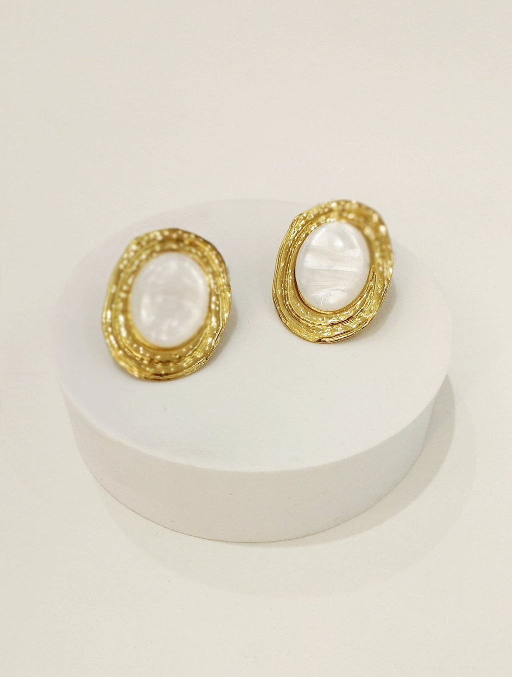 Σκουλαρίκια ατσάλινα οβάλ με ρητίνη