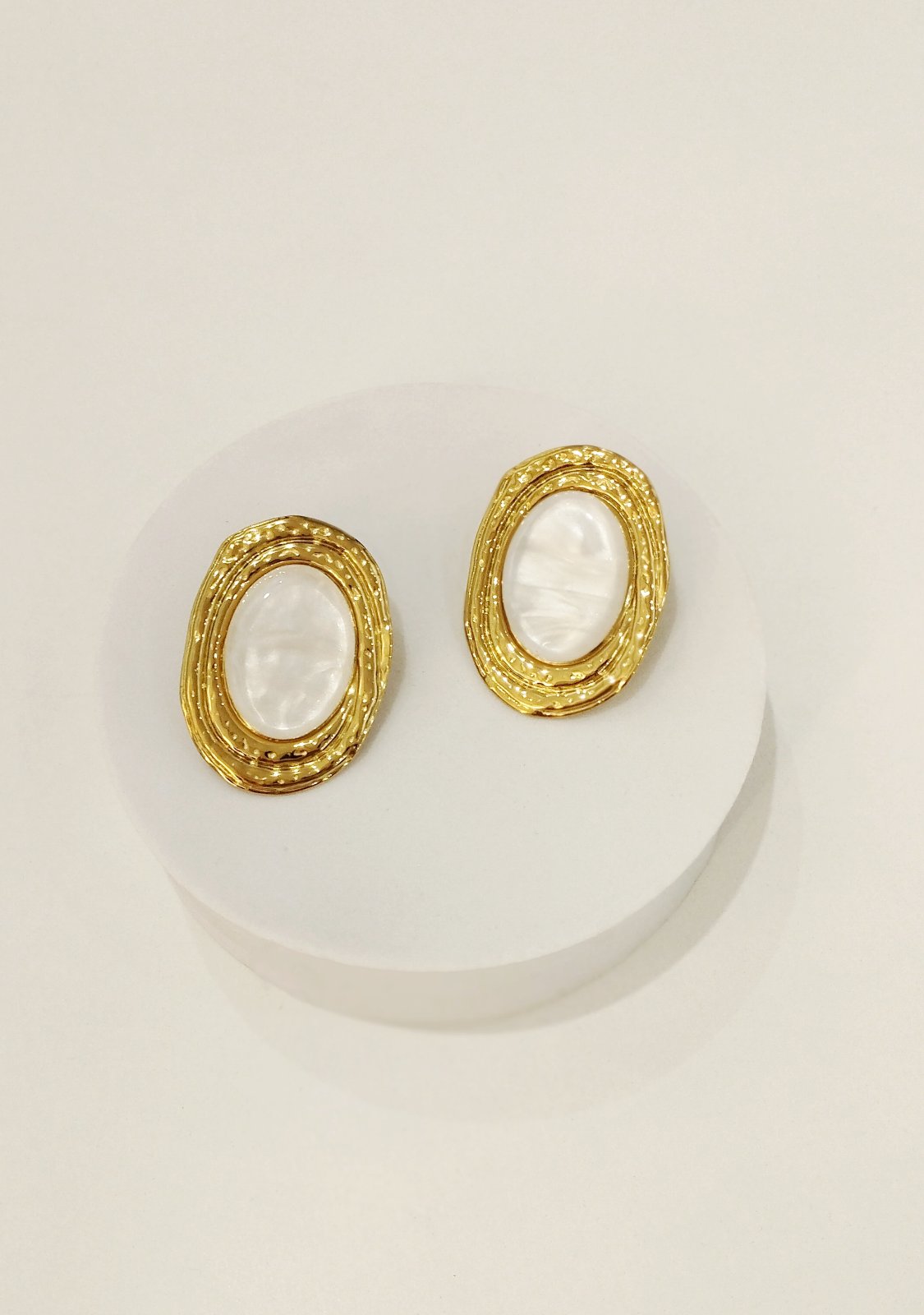 Σκουλαρίκια ατσάλινα οβάλ με ρητίνη