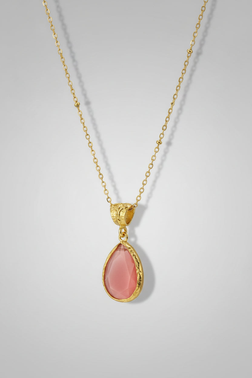 Χειροποίητο Κολιέ με Πέτρα Cat Eye & Επιχρυσωμένο Ορείχαλκο – Ατσάλινη Αλυσίδα