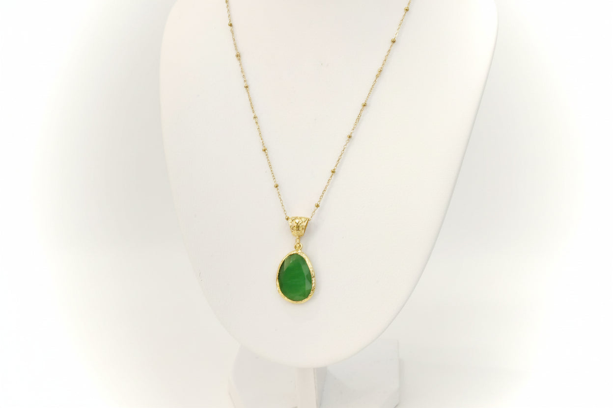 Χειροποίητο Κολιέ με Πέτρα Cat Eye & Επιχρυσωμένο Ορείχαλκο – Ατσάλινη Αλυσίδα