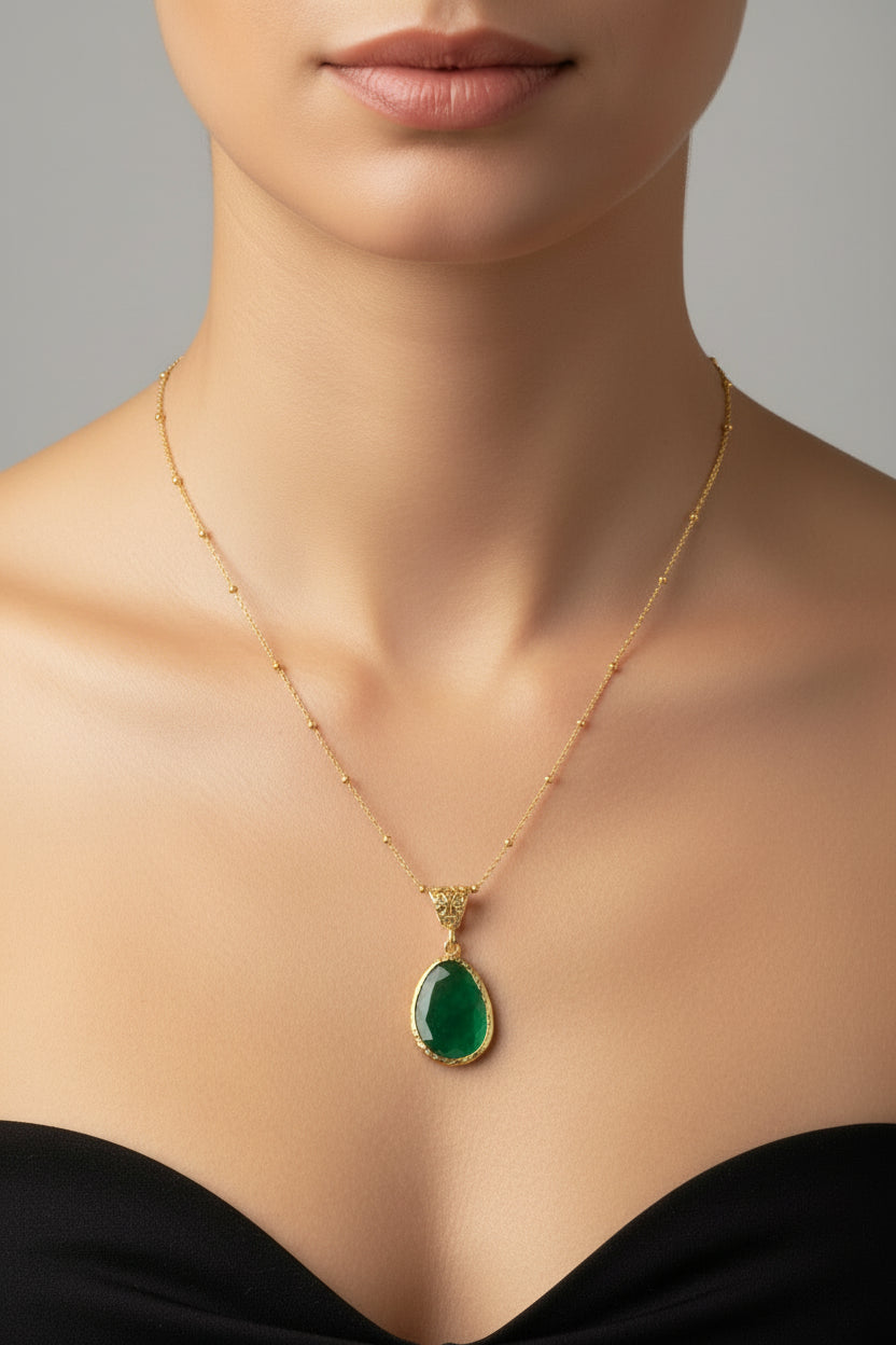 Χειροποίητο Κολιέ με Πέτρα Cat Eye & Επιχρυσωμένο Ορείχαλκο – Ατσάλινη Αλυσίδα