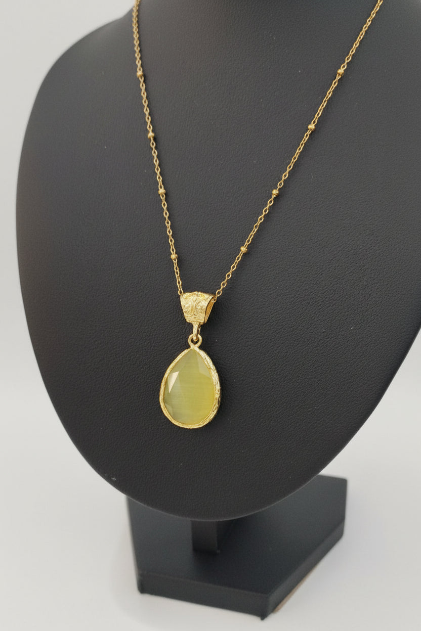 Χειροποίητο Κολιέ με Πέτρα Cat Eye & Επιχρυσωμένο Ορείχαλκο – Ατσάλινη Αλυσίδα