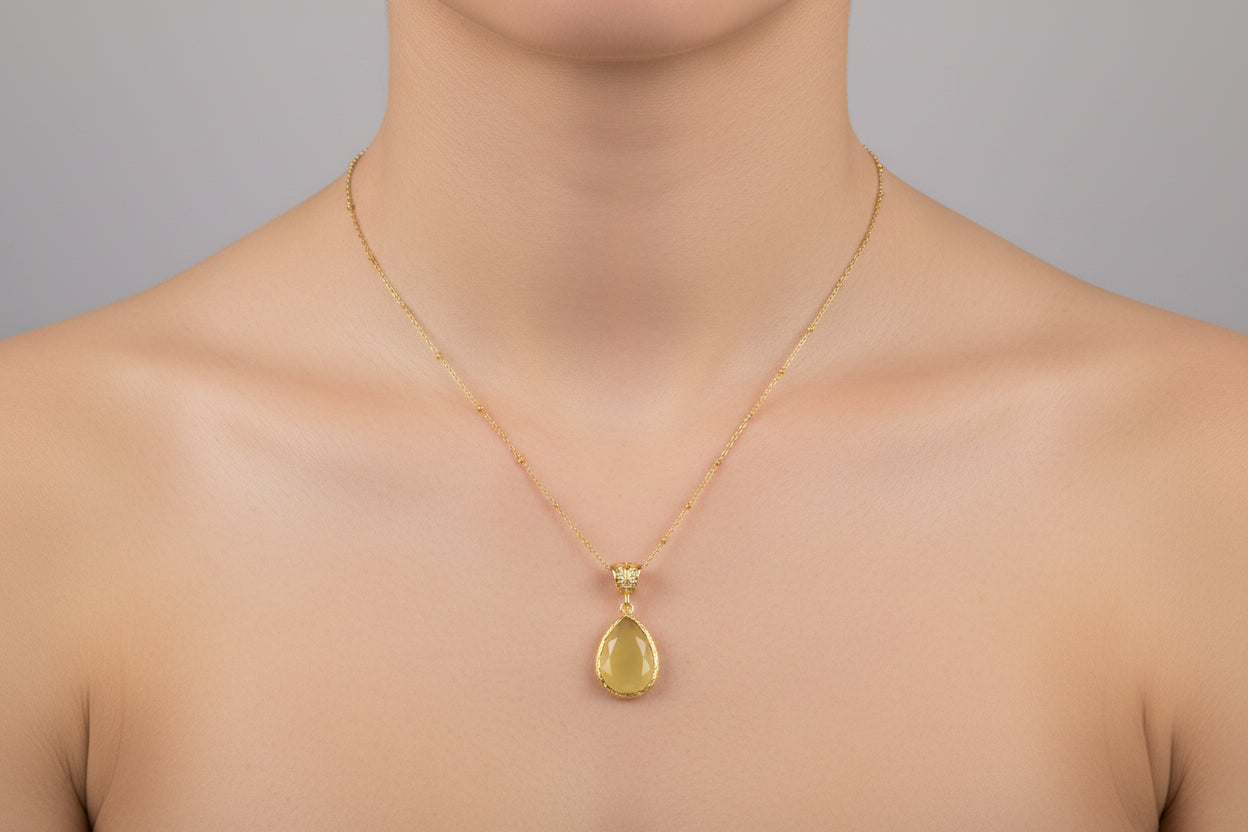 Χειροποίητο Κολιέ με Πέτρα Cat Eye & Επιχρυσωμένο Ορείχαλκο – Ατσάλινη Αλυσίδα